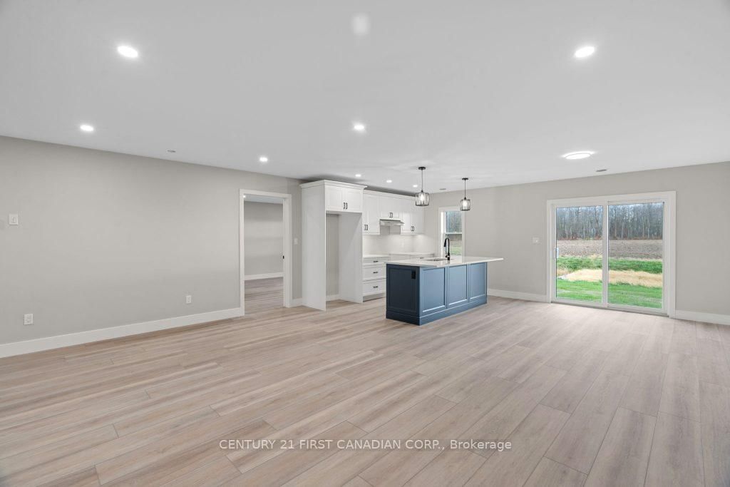 91 Victoria Avenue E • South Huron, ON photo 11