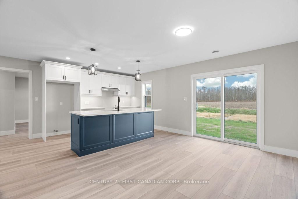 91 Victoria Avenue E • South Huron, ON photo 12
