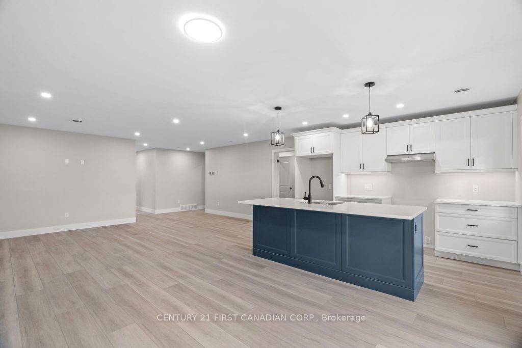 91 Victoria Avenue E • South Huron, ON photo 14