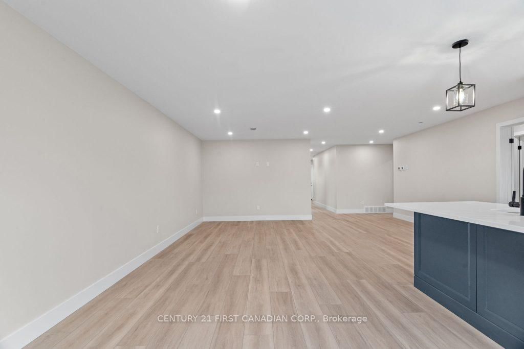 91 Victoria Avenue E • South Huron, ON photo 15