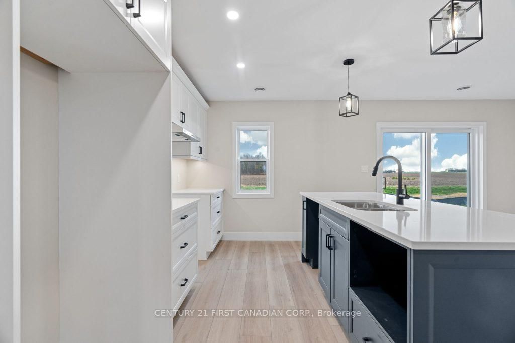 91 Victoria Avenue E • South Huron, ON photo 17
