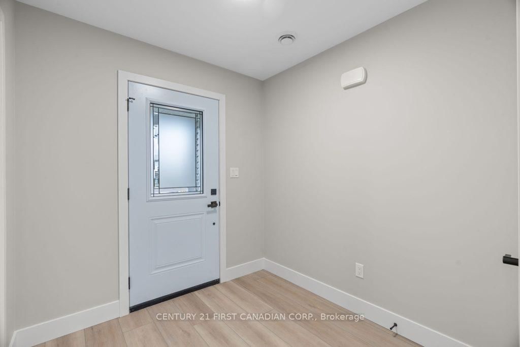 91 Victoria Avenue E • South Huron, ON photo 4