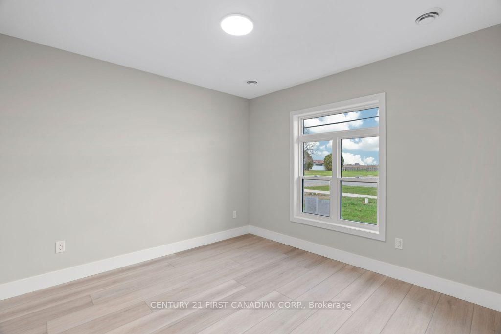 91 Victoria Avenue E • South Huron, ON photo 5