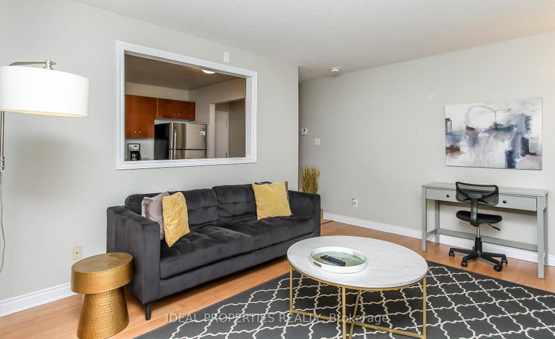 A - 276 CARRUTHERS Avenue