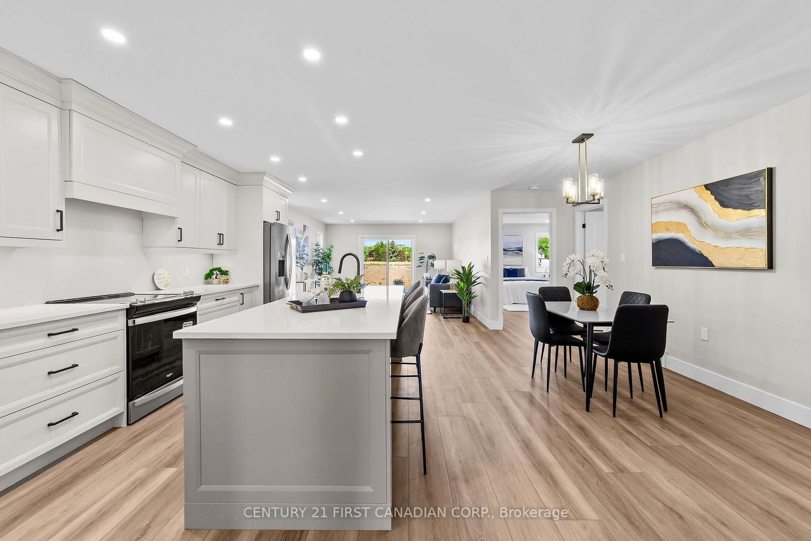 107 Victoria Avenue E • South Huron, ON photo 8