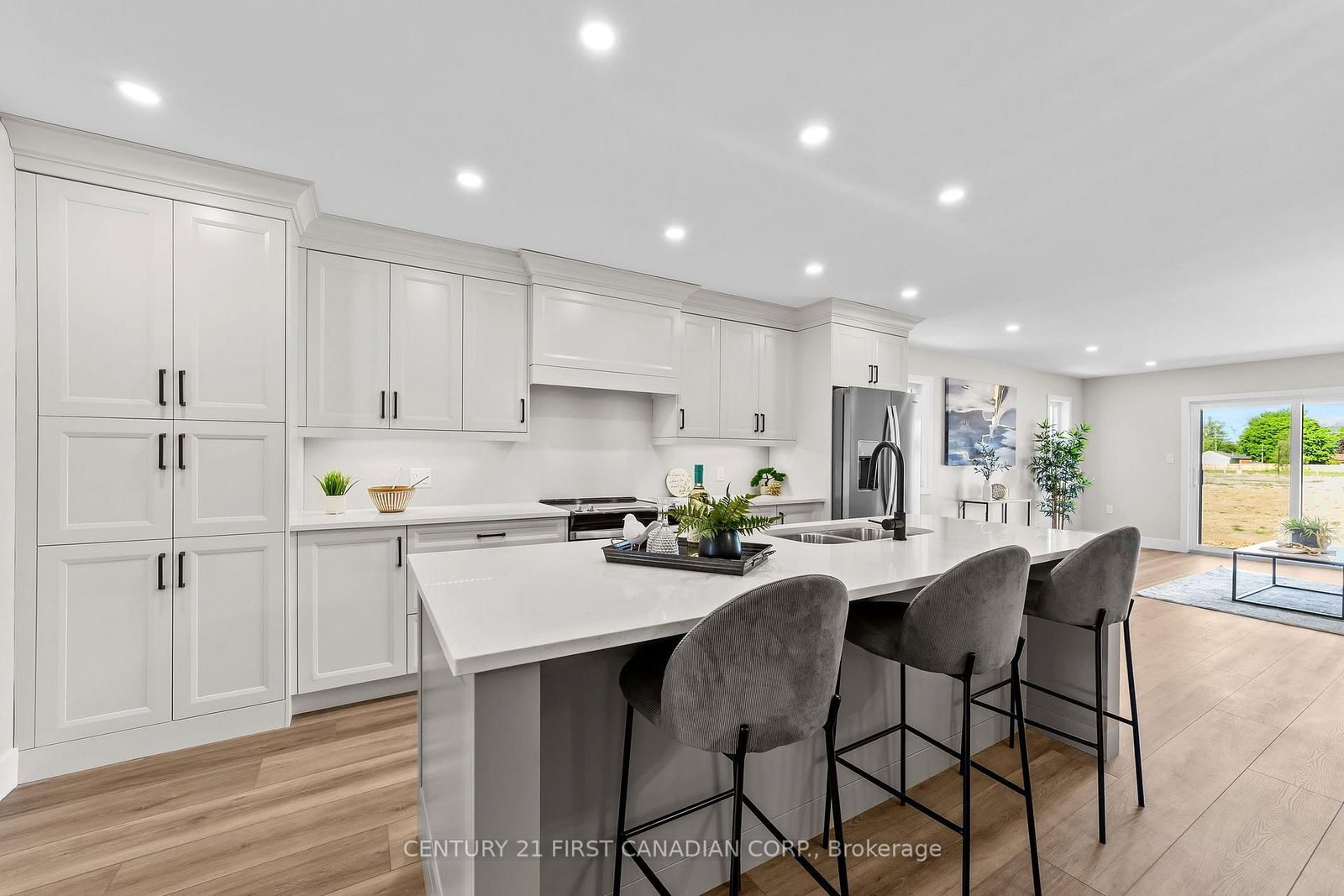 107 Victoria Avenue E • South Huron, ON photo 9