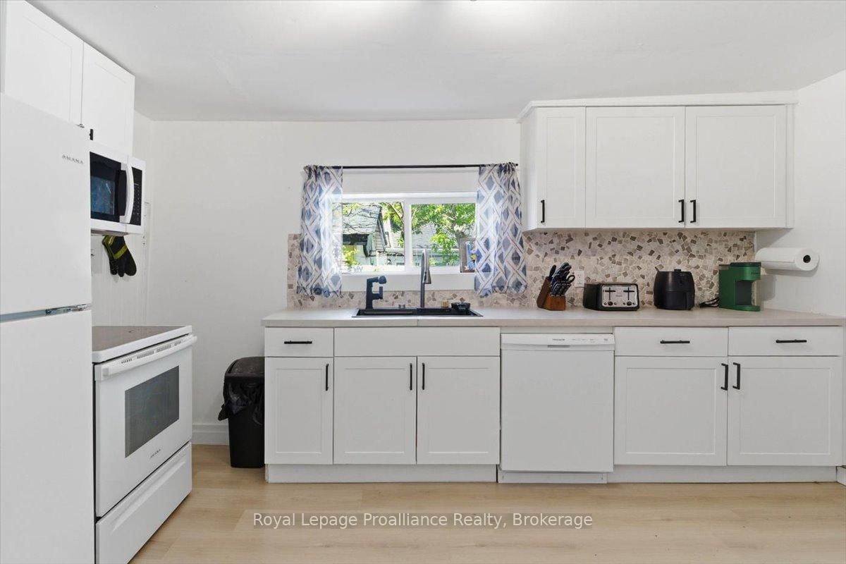 19 Boswell Street • Belleville, ON photo 18