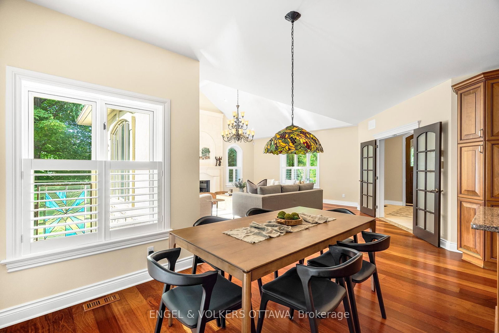 6 Marchvale Drive • Ottawa, ON photo 10