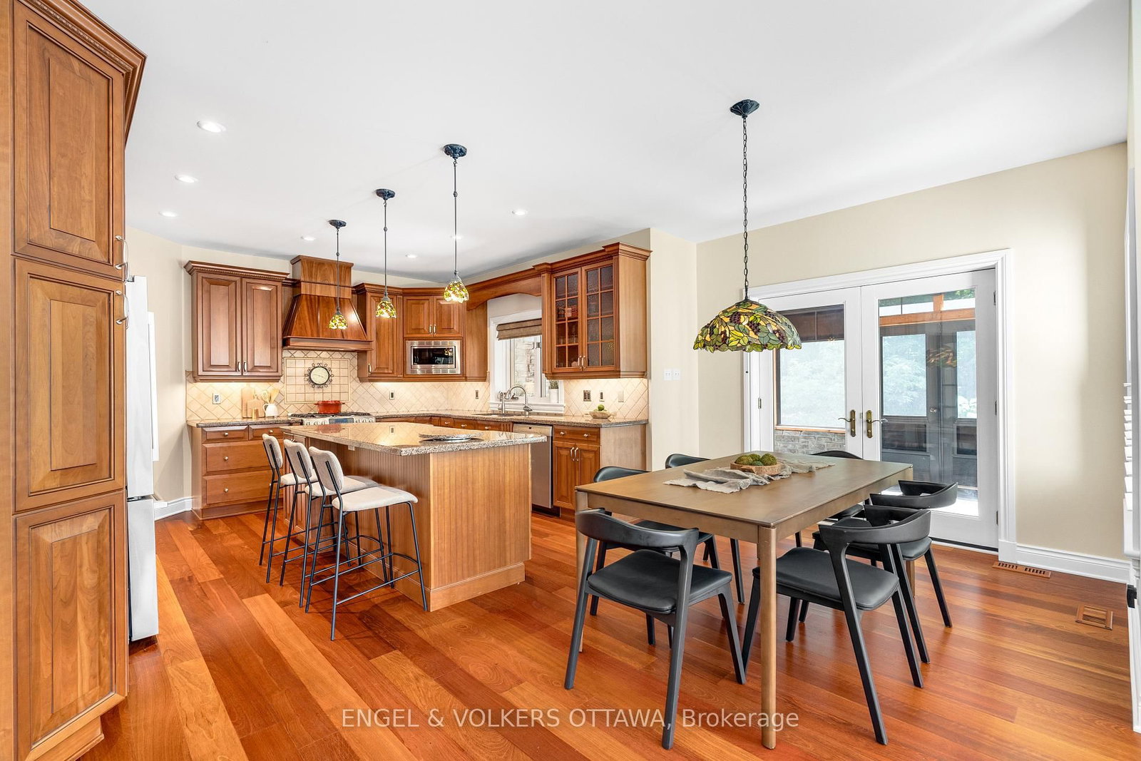 6 Marchvale Drive • Ottawa, ON photo 12