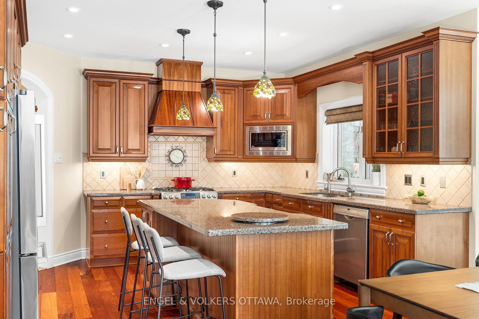 6 Marchvale Drive • Ottawa, ON photo 15