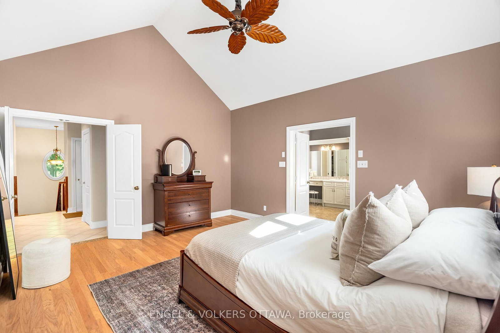 6 Marchvale Drive • Ottawa, ON photo 17