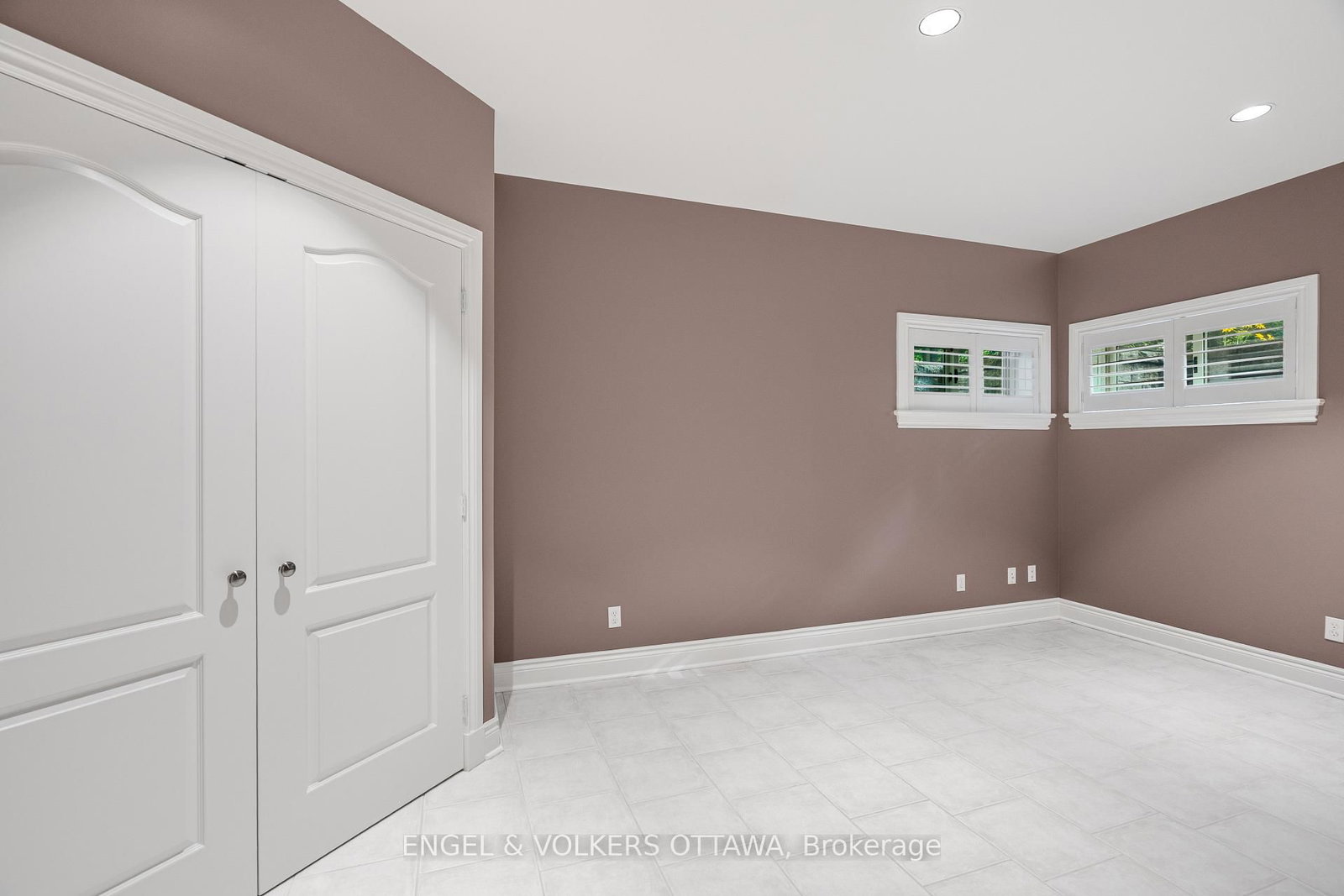 6 Marchvale Drive • Ottawa, ON photo 27
