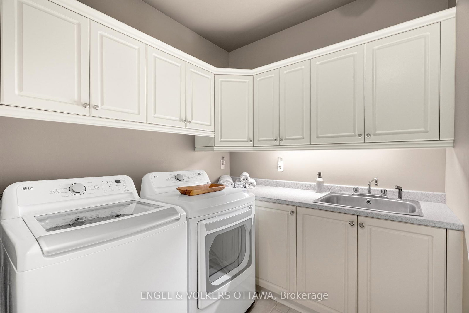 6 Marchvale Drive • Ottawa, ON photo 28
