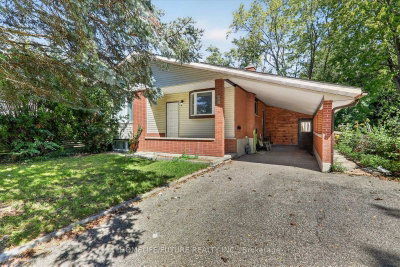 Detached House for sale at 7 Cardill Crescent, Waterloo, Ontario, N2L 3Y7 - MLS: X13733762