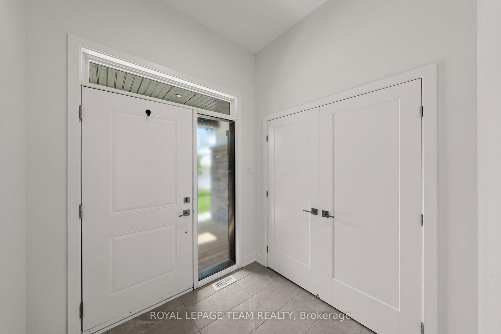 188 ADELAIDE Street • Almonte, ON photo 4