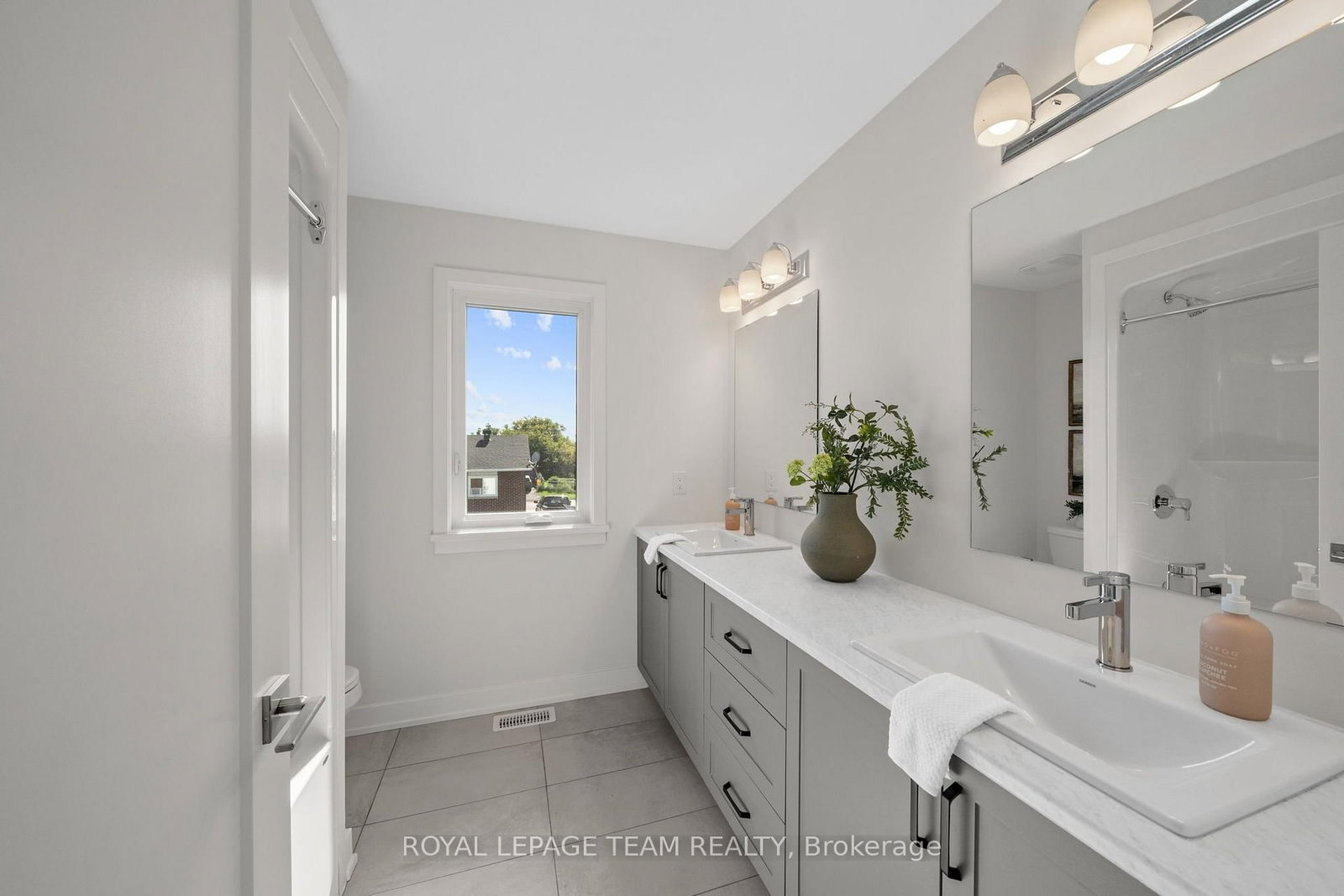 188 ADELAIDE Street • Almonte, ON photo 43