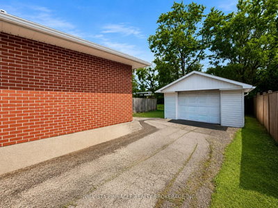 15 Gregory Place • St. Thomas, ON photo 3