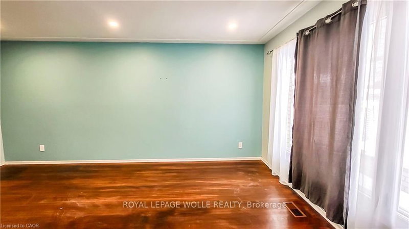11 Duncairn Ave photo 5