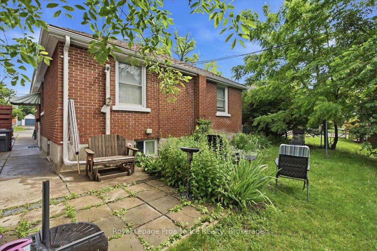 337 Bridge Street E • Belleville, ON photo 40