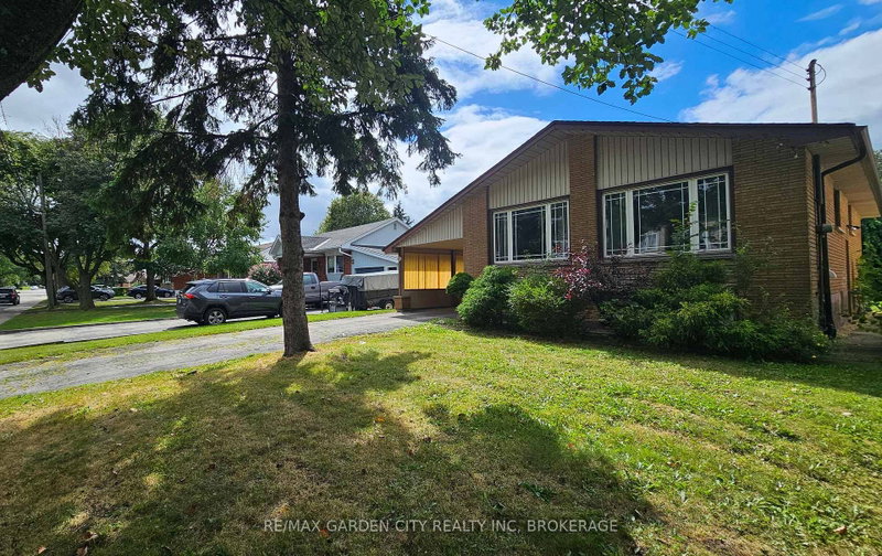 48 MANNING Avenue