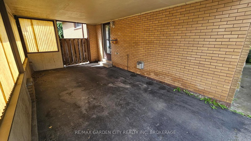 48 MANNING Avenue