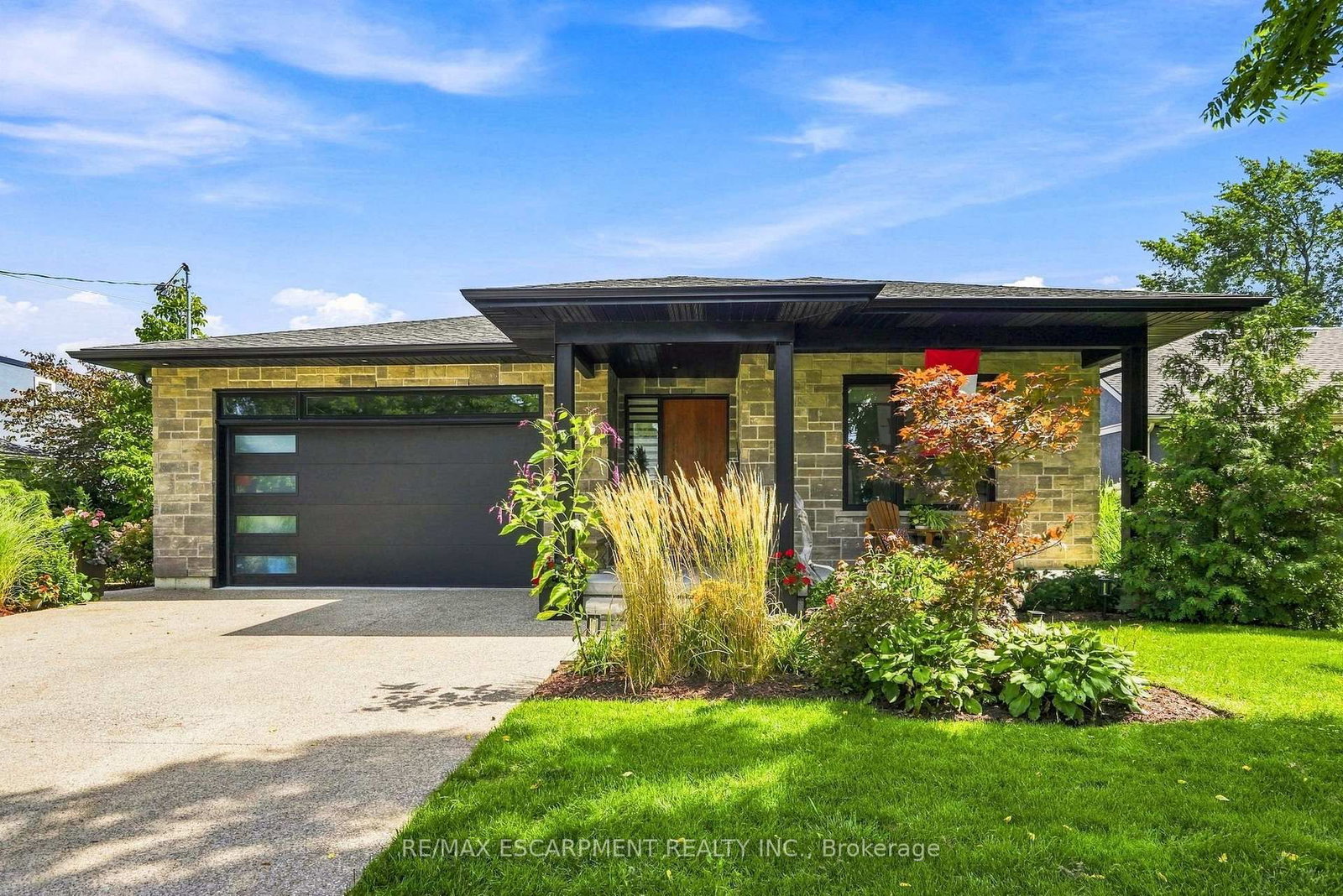42 Carlton Avenue • Welland, ON photo 1