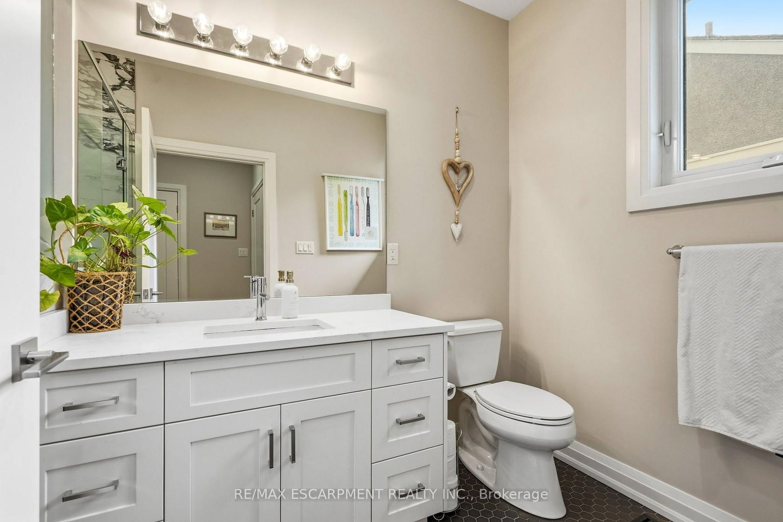 42 Carlton Avenue • Welland, ON photo 25