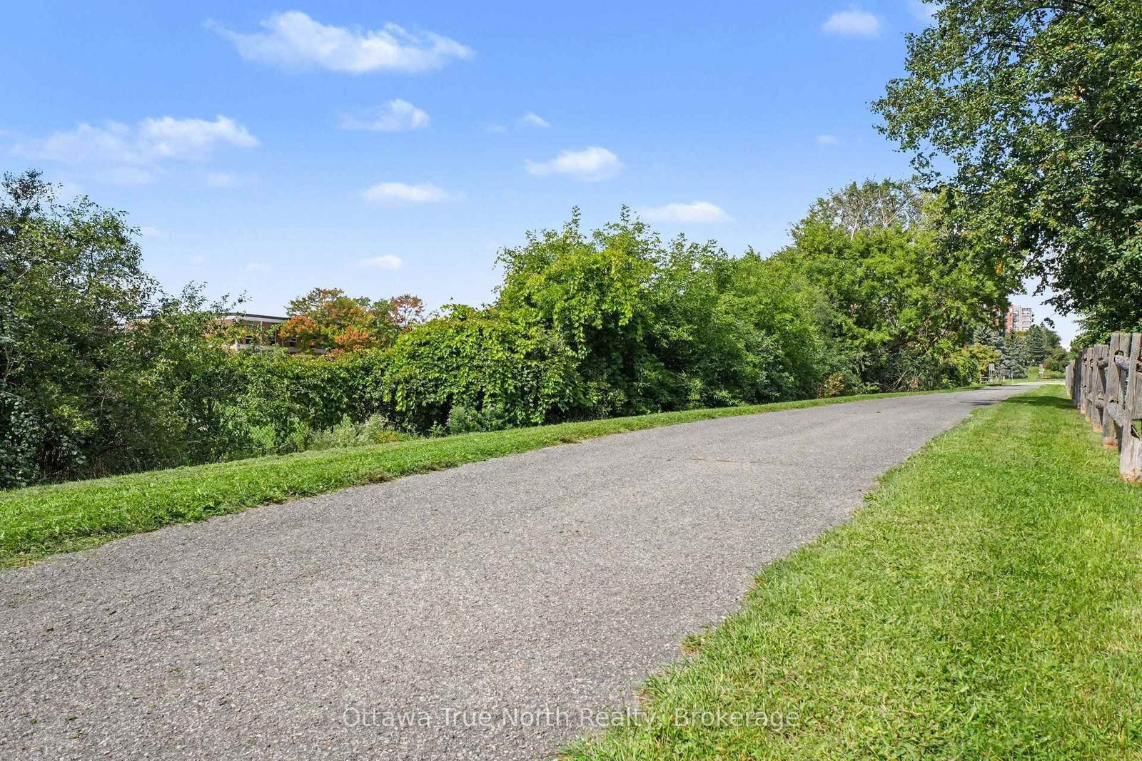 212 Viewmount Drive • #218 • Ottawa, ON photo 12
