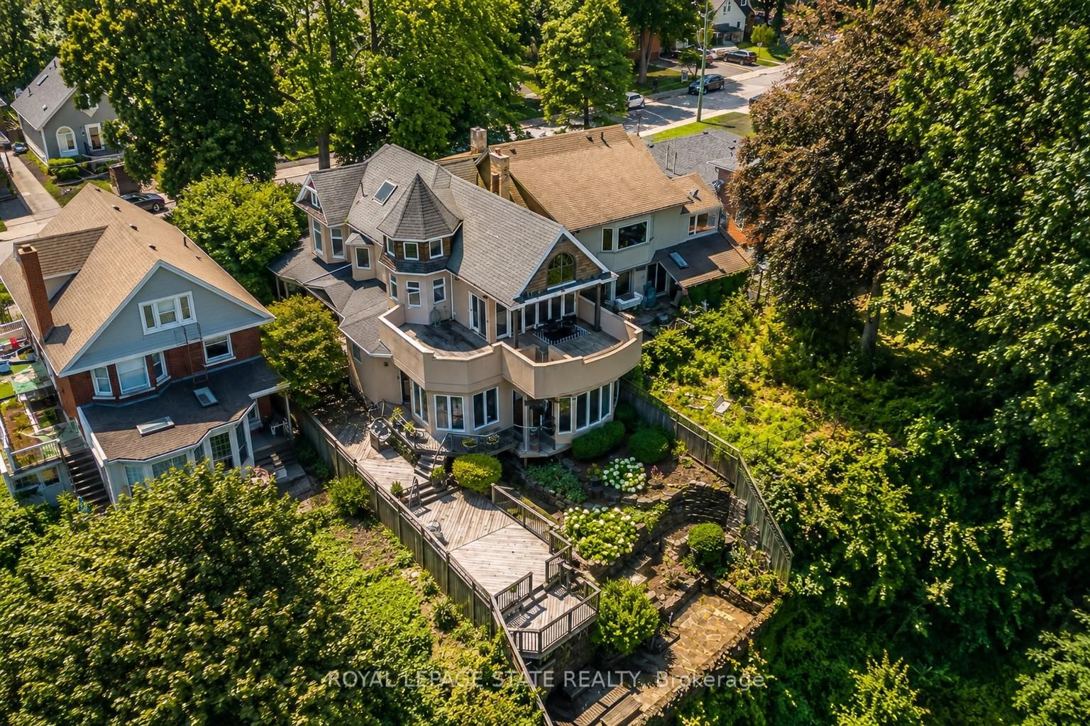 91 Mountain Park Avenue • Hamilton, ON photo 1