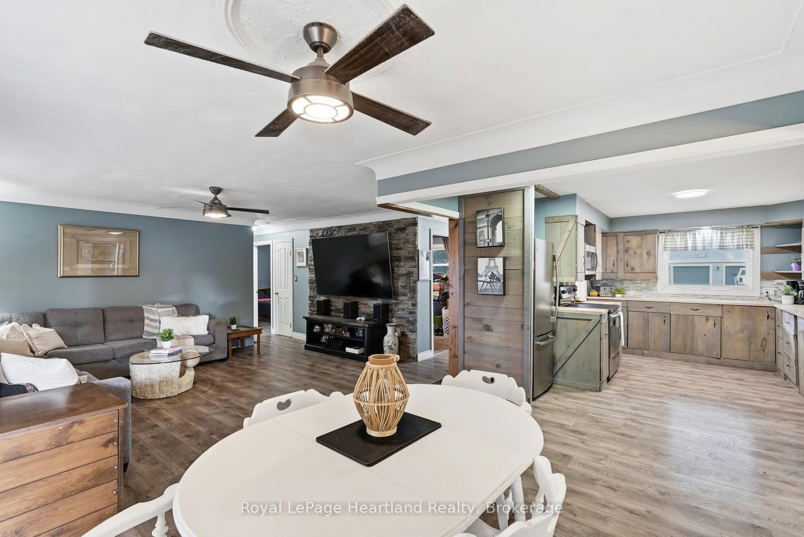 1041 Main Street • Howick, ON photo 12