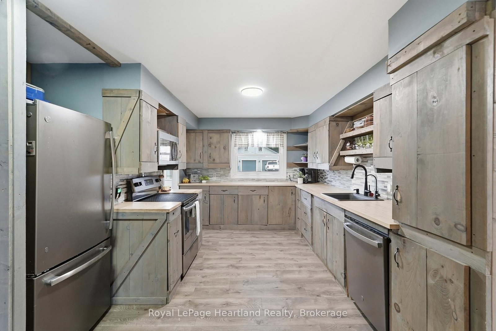 1041 Main Street • Howick, ON photo 14