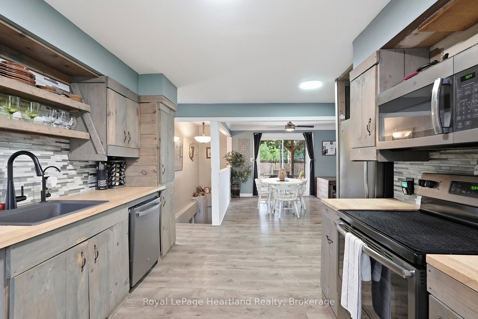1041 Main Street • Howick, ON photo 16