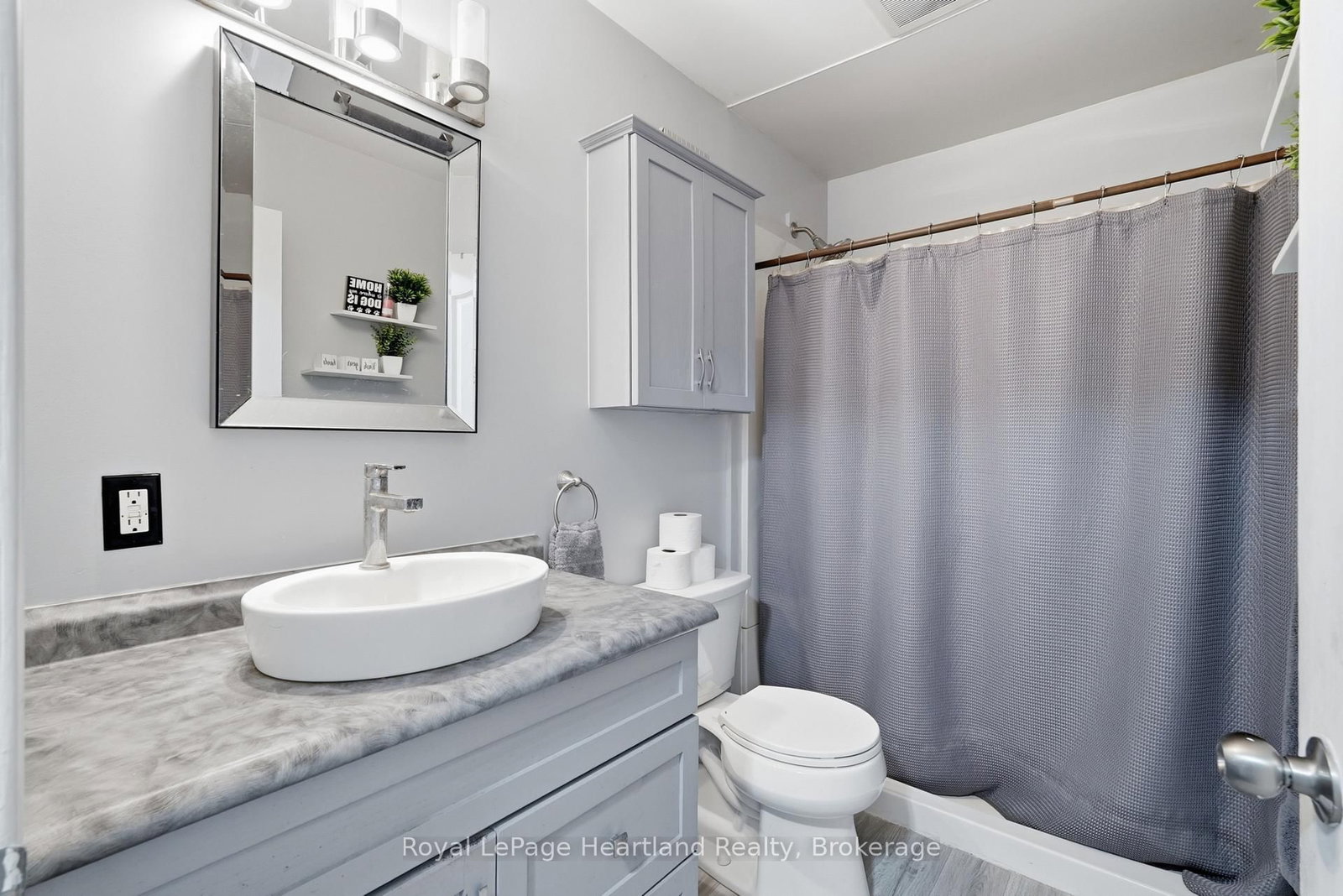 1041 Main Street • Howick, ON photo 22