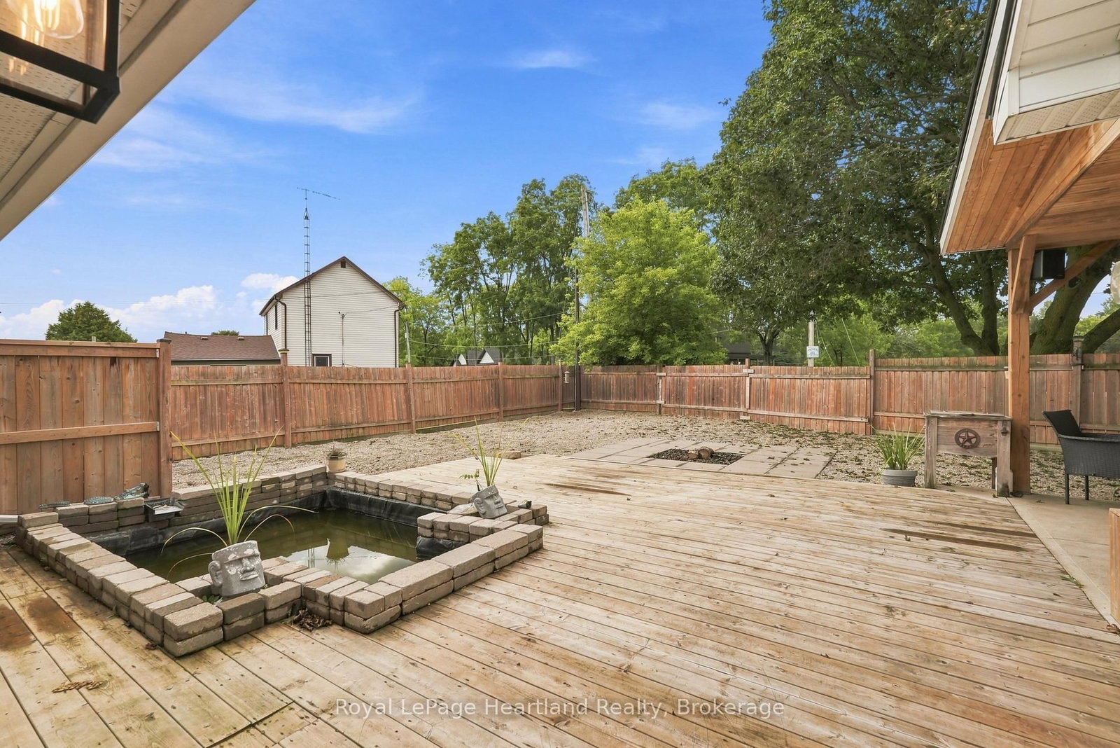 1041 Main Street • Howick, ON photo 32