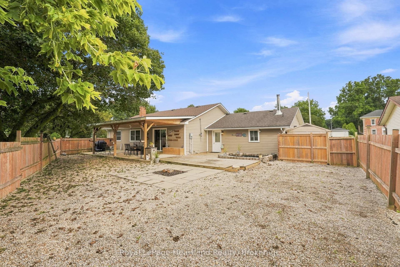 1041 Main Street • Howick, ON photo 33
