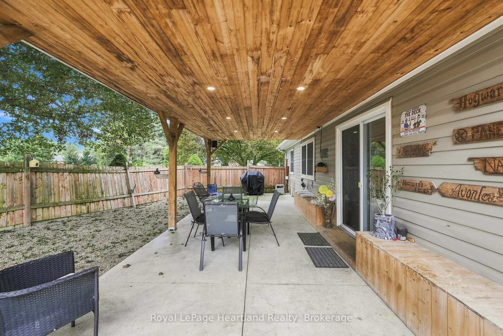 1041 Main Street • Howick, ON photo 34