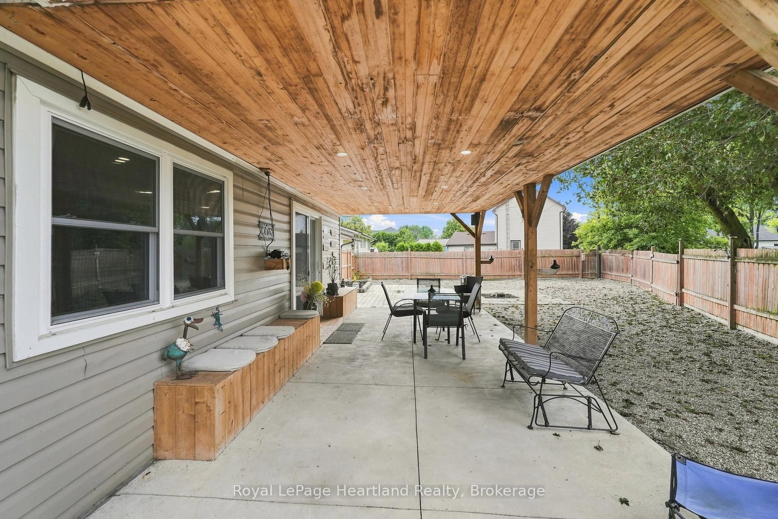 1041 Main Street • Howick, ON photo 35