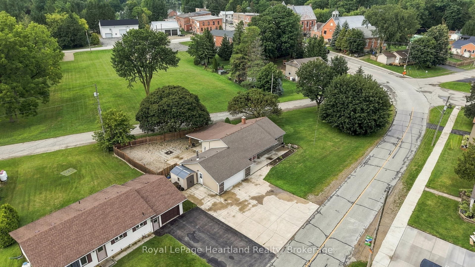 1041 Main Street • Howick, ON photo 37