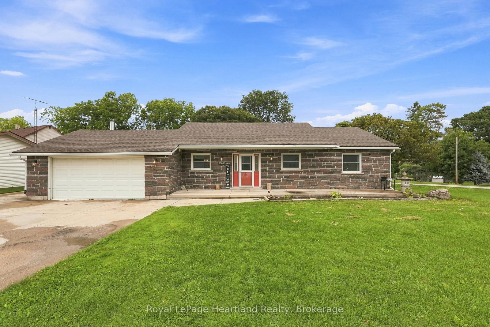 1041 Main Street • Howick, ON photo 4