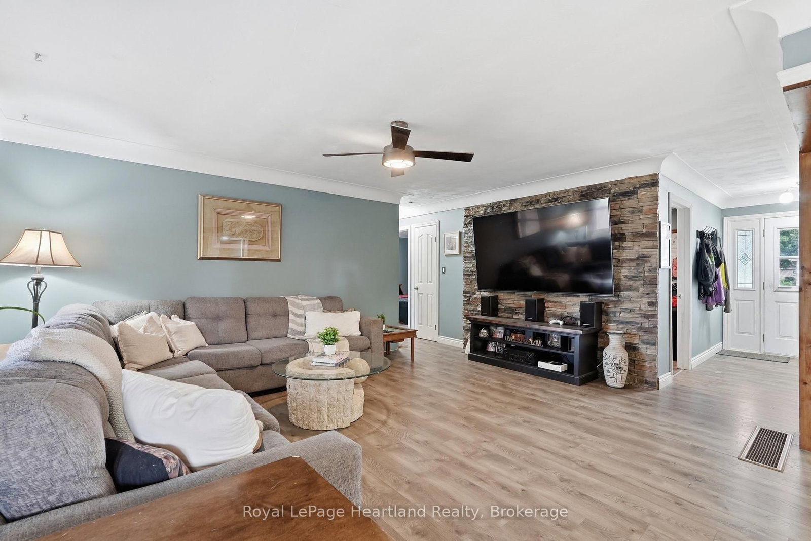1041 Main Street • Howick, ON photo 9