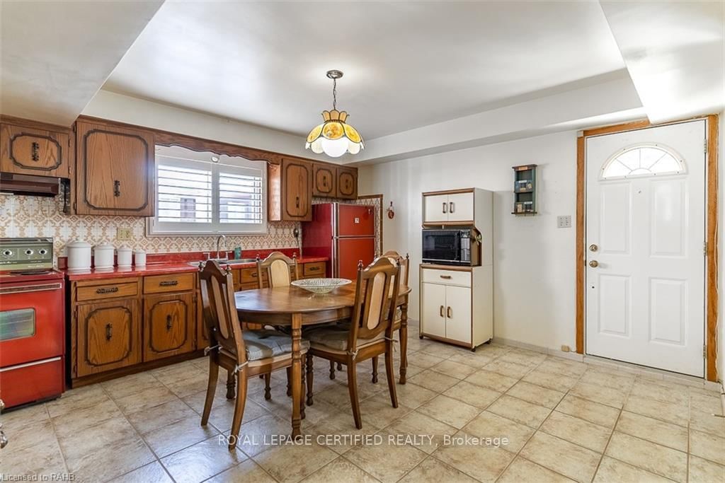 Lower - 216 Margaret Avenue, Hamilton 5