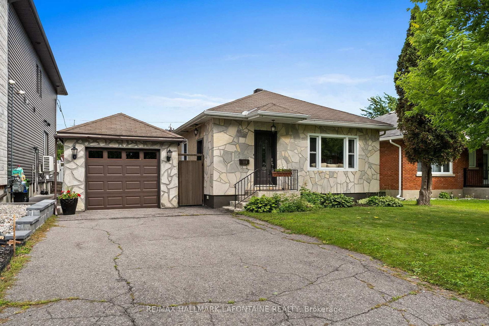 Front view of 965 Beaudry Street, Ottawa