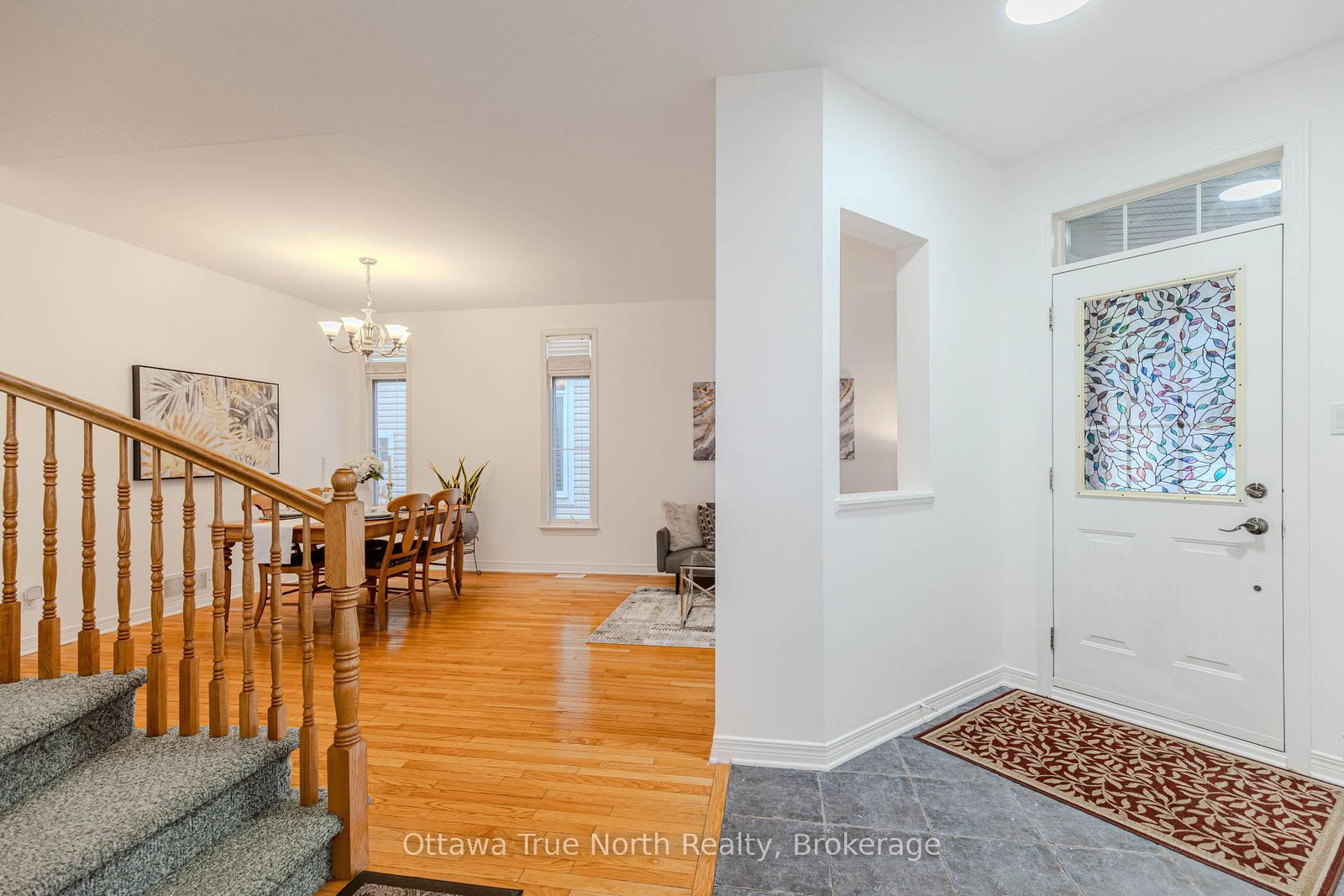 43 Evanshen Crescent • Ottawa, ON photo 3