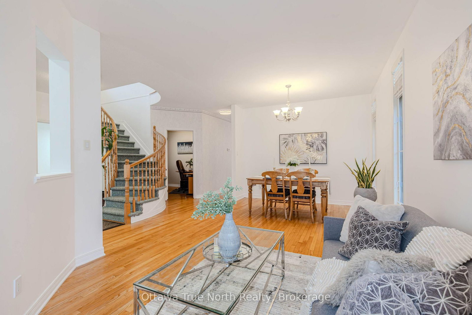 43 Evanshen Crescent • Ottawa, ON photo 6