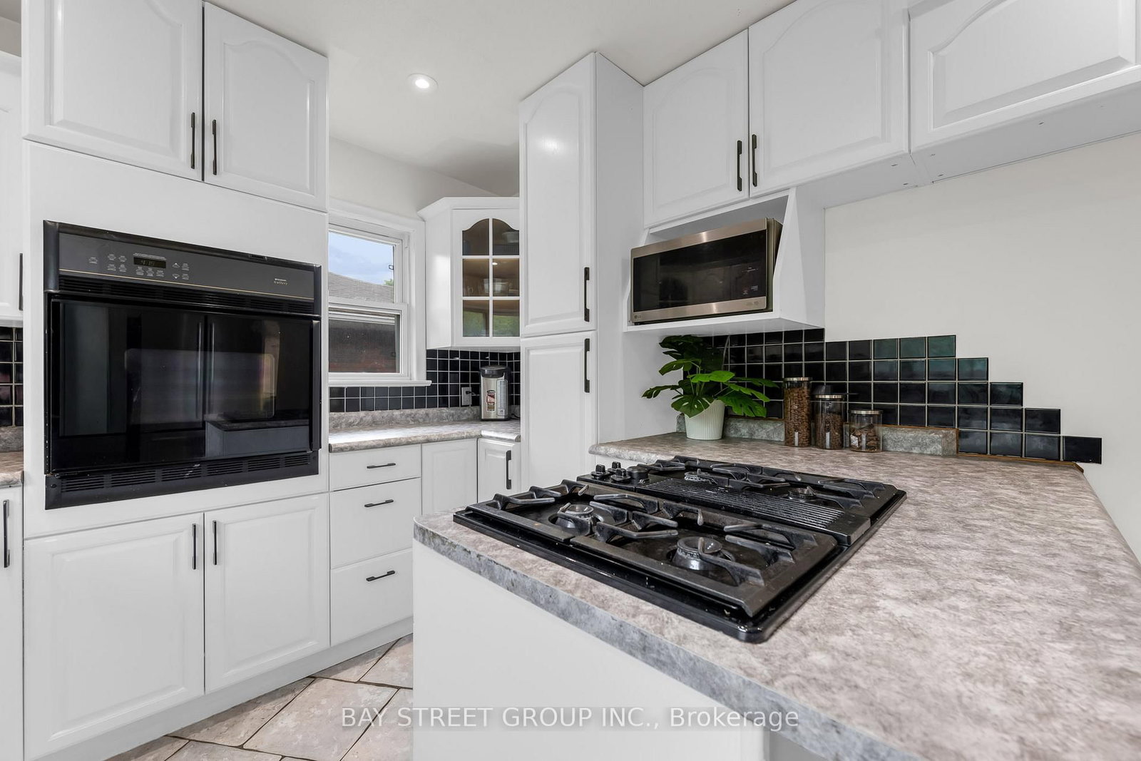 8 GLENBARR Road • St. Catharines, ON photo 10