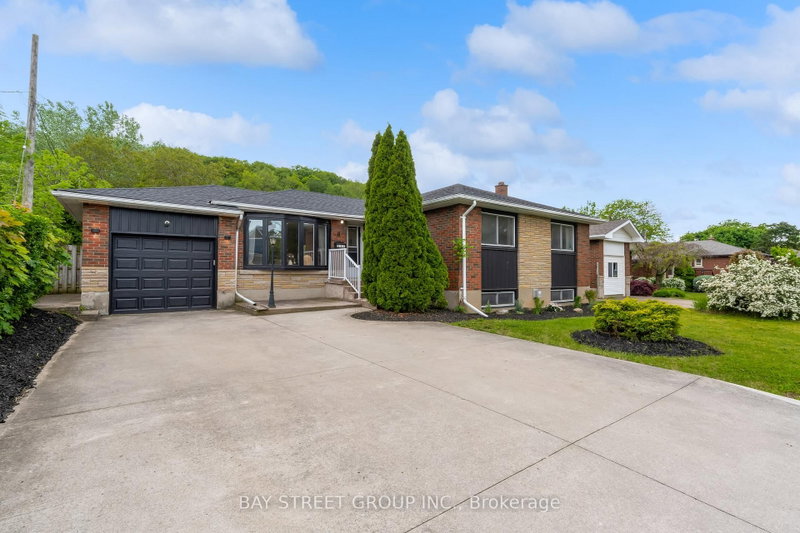 8 GLENBARR Road