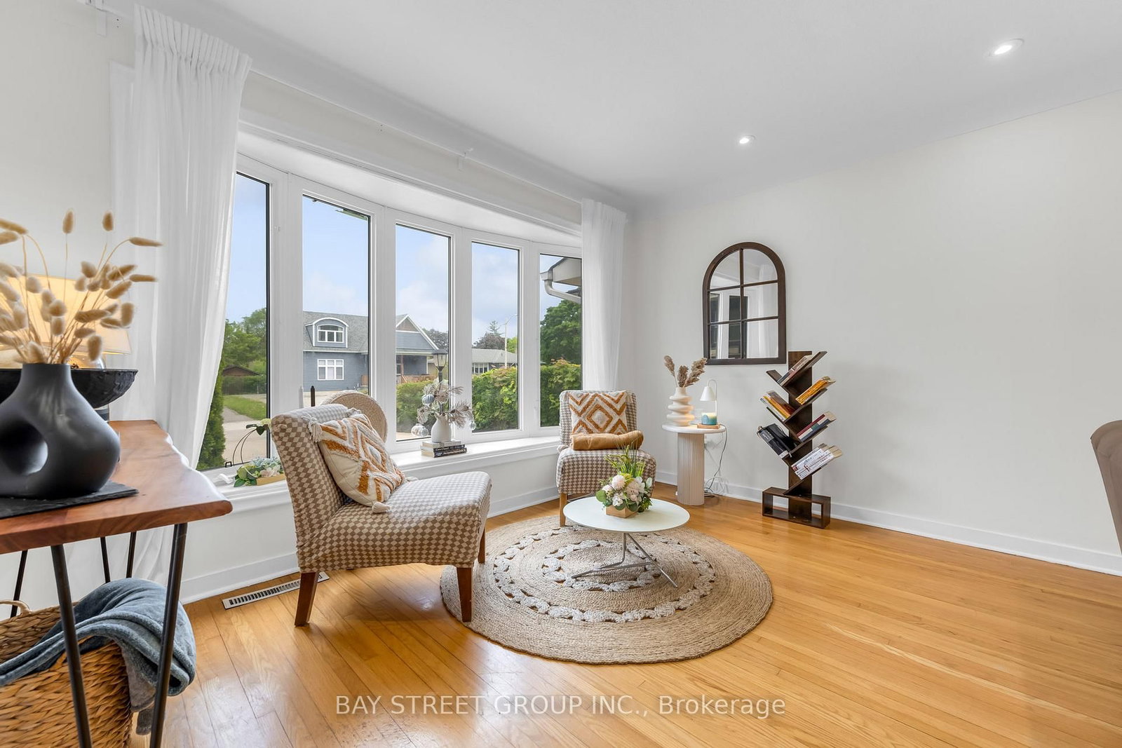 8 GLENBARR Road • St. Catharines, ON photo 4