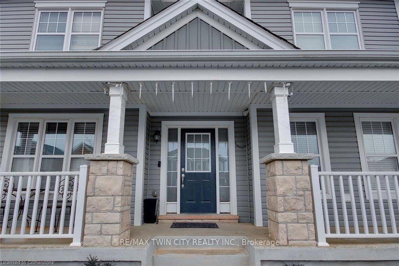18 Blue Oak Street
