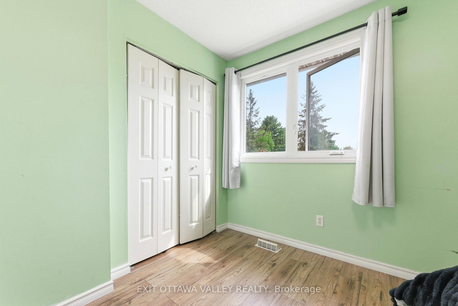 13 Tamarack Street • Deep River, ON photo 18