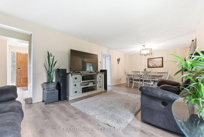 13 Tamarack Street • Deep River, ON photo 2